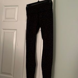 Wunder under Lululemon leggings